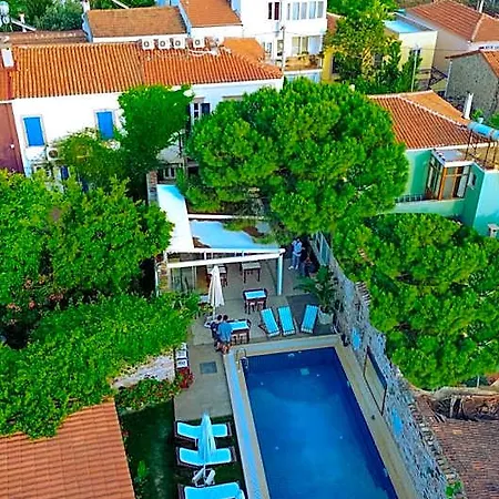 Hotel Avlu Cunda *